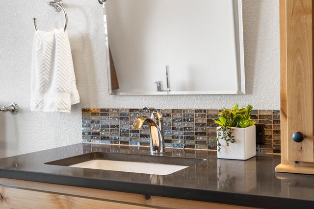 864 Highland View Loop, Redmond, OR 97756