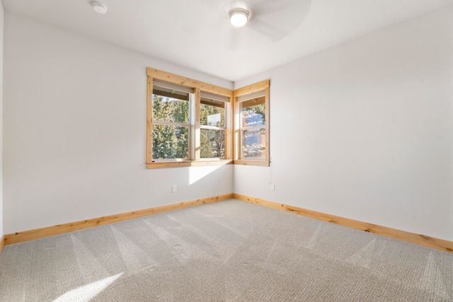 864 Highland View Loop, Redmond, OR 97756