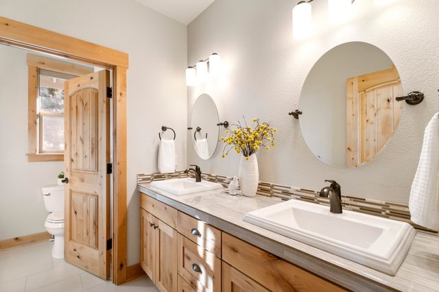 864 Highland View Loop, Redmond, OR 97756