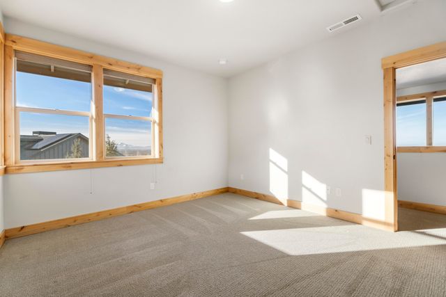 864 Highland View Loop, Redmond, OR 97756