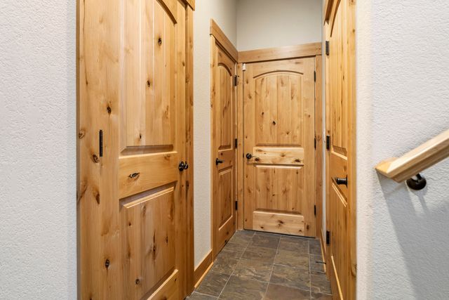 864 Highland View Loop, Redmond, OR 97756