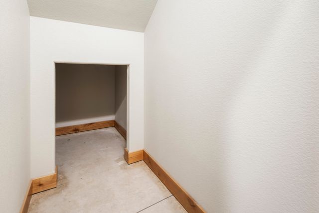 864 Highland View Loop, Redmond, OR 97756