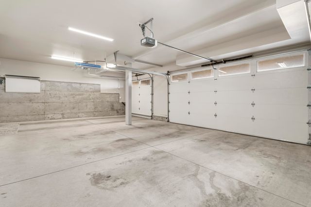 864 Highland View Loop, Redmond, OR 97756