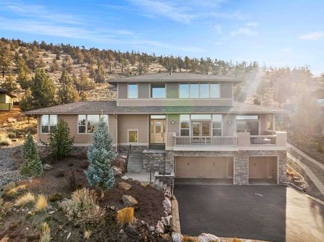 864 Highland View Loop, Redmond, OR 97756