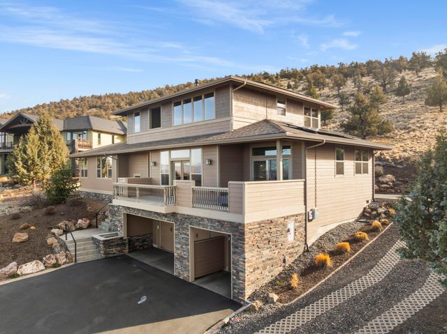 864 Highland View Loop, Redmond, OR 97756