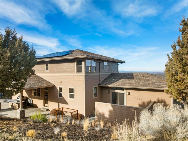 864 Highland View Loop, Redmond, OR 97756
