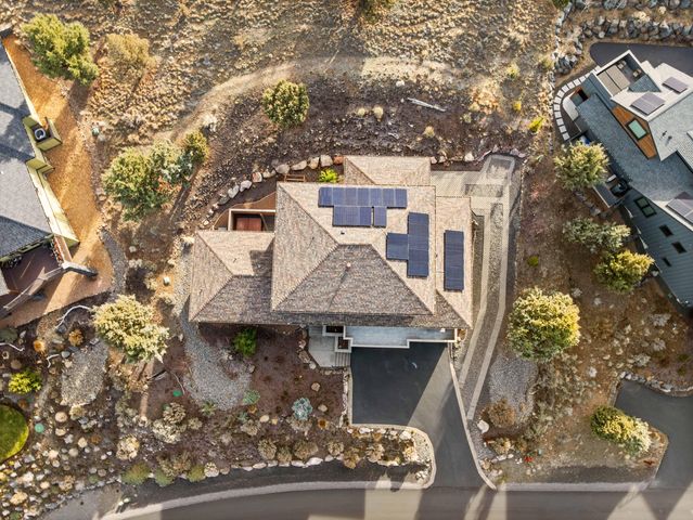 864 Highland View Loop, Redmond, OR 97756