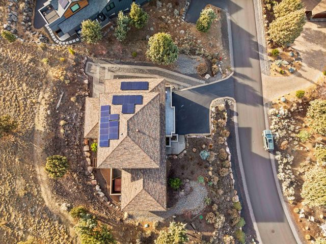 864 Highland View Loop, Redmond, OR 97756