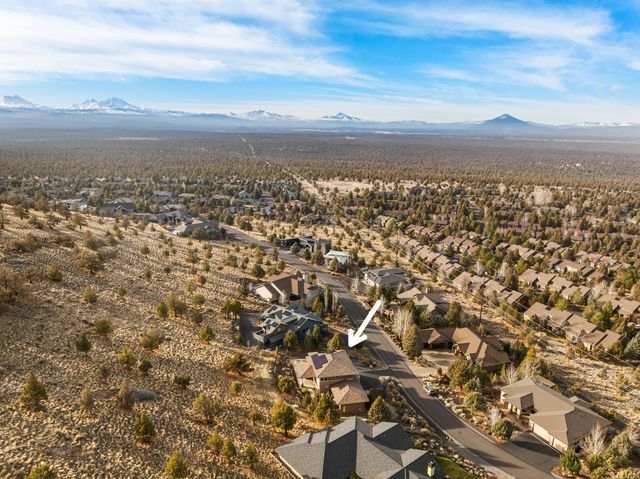 864 Highland View Loop, Redmond, OR 97756