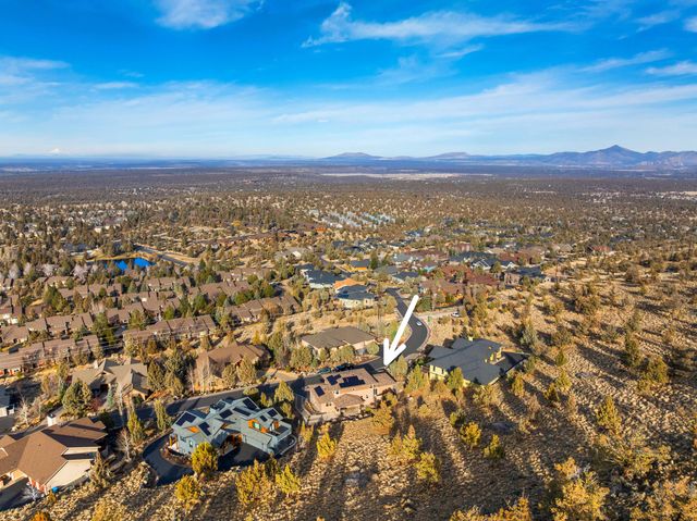864 Highland View Loop, Redmond, OR 97756