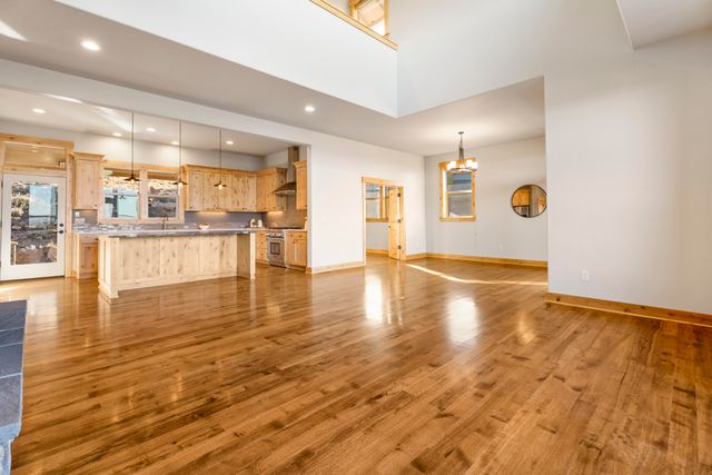 864 Highland View Loop, Redmond, OR 97756