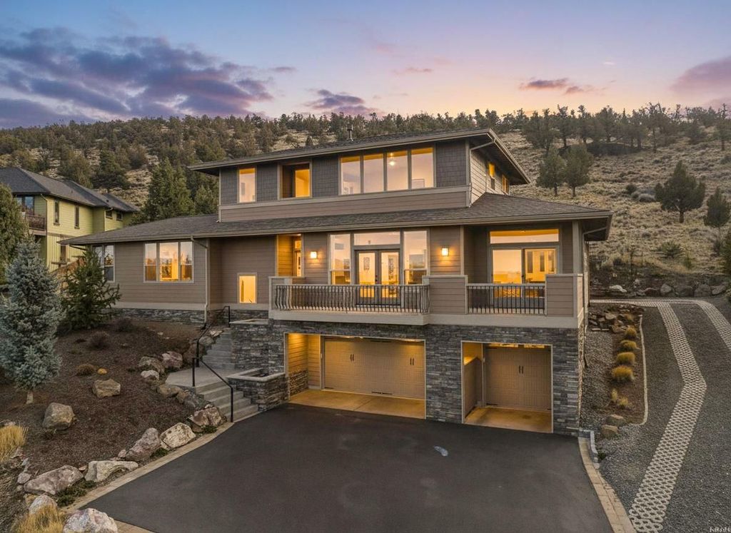 864 Highland View Loop, Redmond, OR 97756