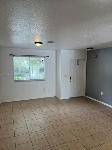 183 Hidden Ct Road F33, Hollywood, FL 33023