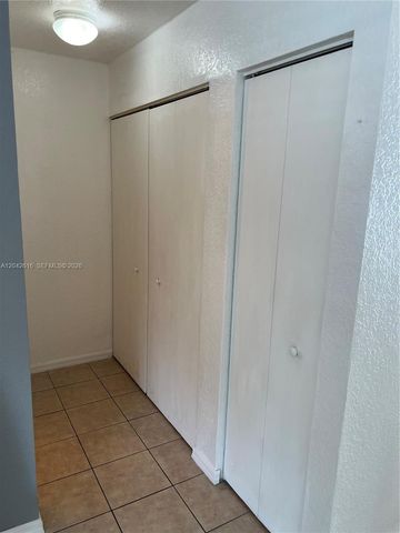 183 Hidden Ct Road F33, Hollywood, FL 33023