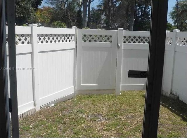 183 Hidden Ct Road F33, Hollywood, FL 33023