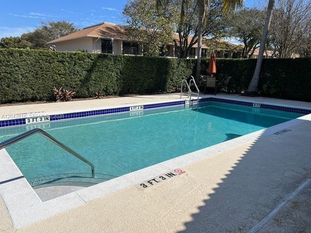 183 Hidden Ct Road F33, Hollywood, FL 33023