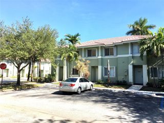 183 Hidden Ct Road F33, Hollywood, FL 33023