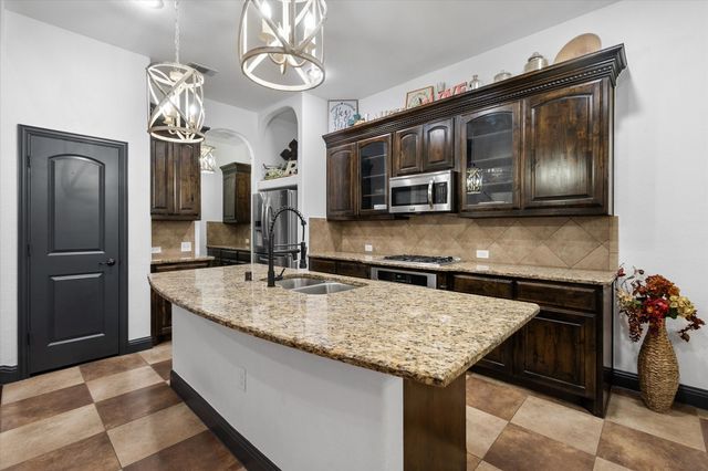 6876 Foghorn Lane, Grand Prairie, TX 75054
