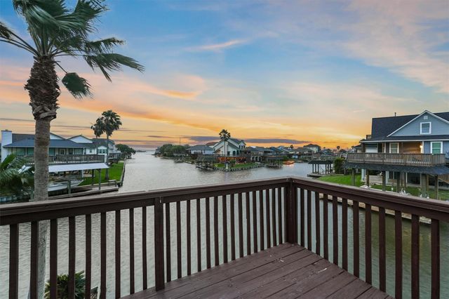 9 S Sandpiper Street, La Marque, TX 77568