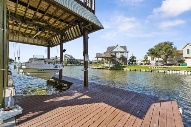 9 S Sandpiper Street, La Marque, TX 77568