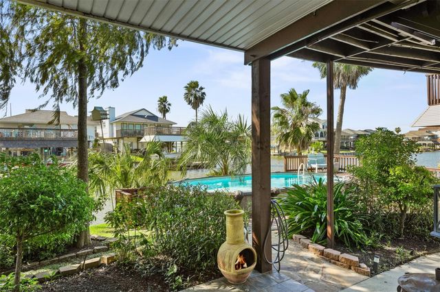 9 S Sandpiper Street, La Marque, TX 77568