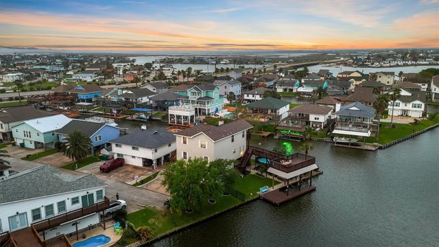 9 S Sandpiper Street, La Marque, TX 77568