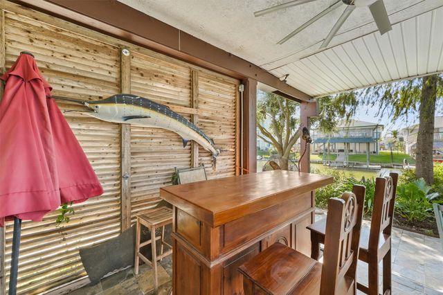 9 S Sandpiper Street, La Marque, TX 77568