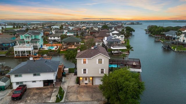 9 S Sandpiper Street, La Marque, TX 77568