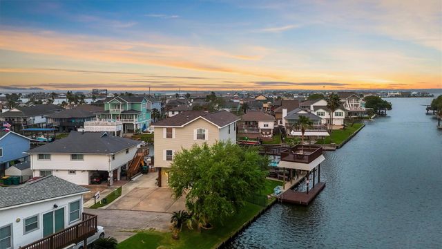 9 S Sandpiper Street, La Marque, TX 77568