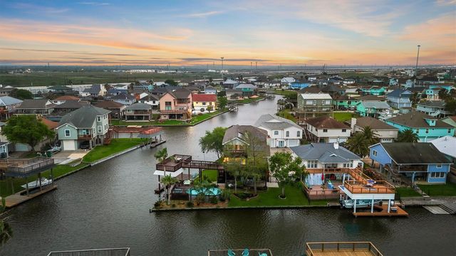 9 S Sandpiper Street, La Marque, TX 77568