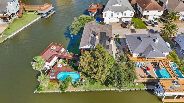 9 S Sandpiper Street, La Marque, TX 77568