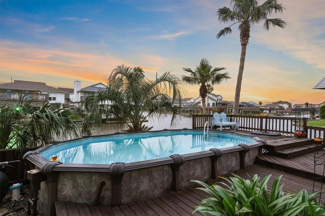 9 S Sandpiper Street, La Marque, TX 77568