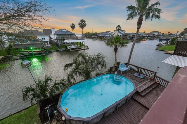 9 S Sandpiper Street, La Marque, TX 77568