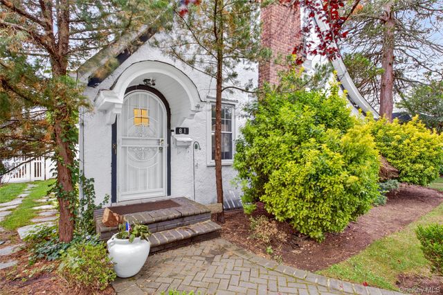 81 Chatham Place, West Hempstead, NY 11552