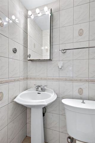 81 Chatham Place, West Hempstead, NY 11552