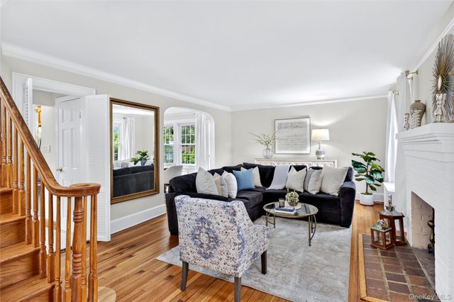 81 Chatham Place, West Hempstead, NY 11552