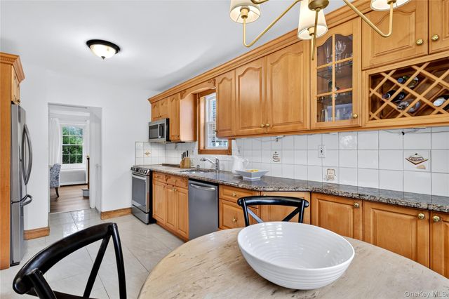 81 Chatham Place, West Hempstead, NY 11552