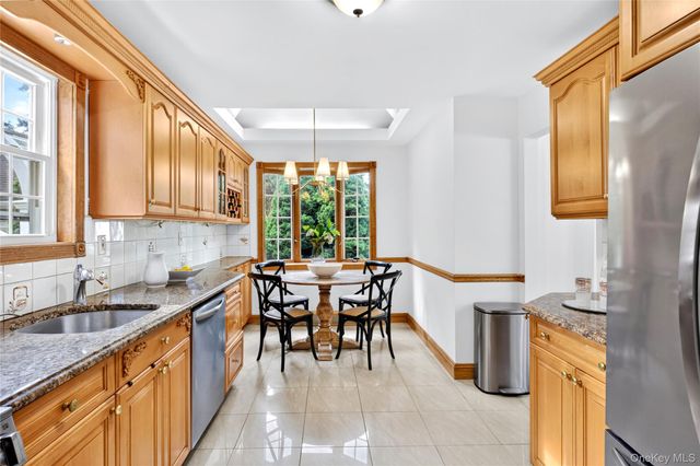 81 Chatham Place, West Hempstead, NY 11552