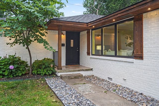 5610 S Columbia Avenue, Tulsa, OK 74105