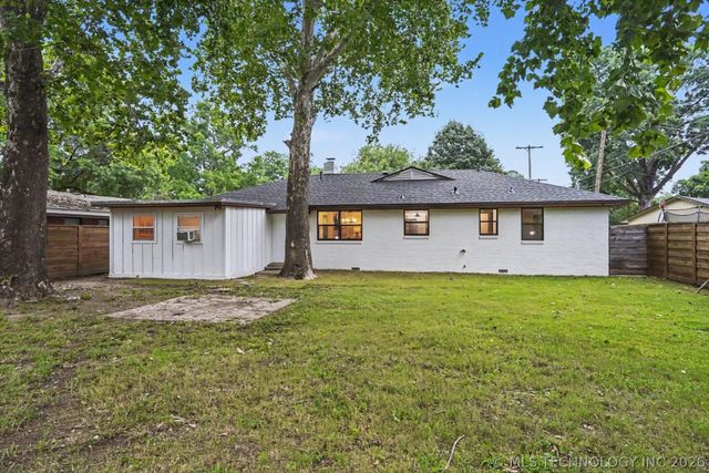 5610 S Columbia Avenue, Tulsa, OK 74105