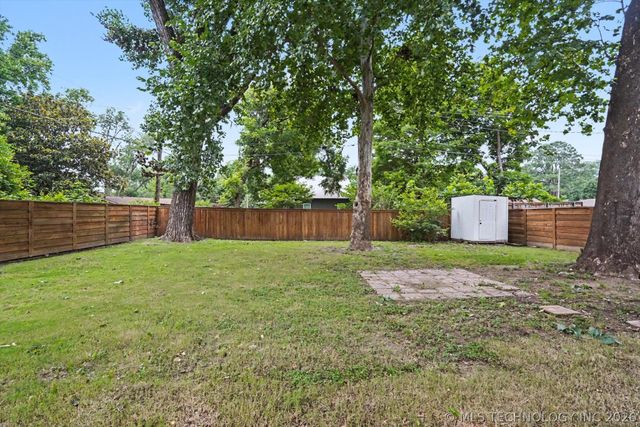 5610 S Columbia Avenue, Tulsa, OK 74105