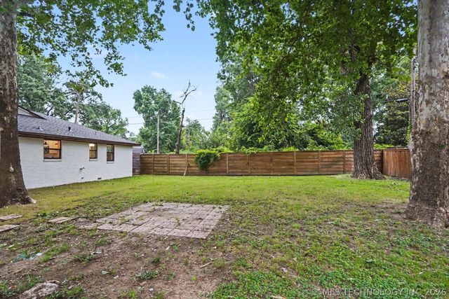 5610 S Columbia Avenue, Tulsa, OK 74105