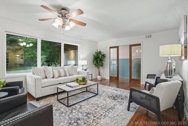 5610 S Columbia Avenue, Tulsa, OK 74105