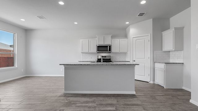 211 GREENHILL Trail, Boyd, TX 76023