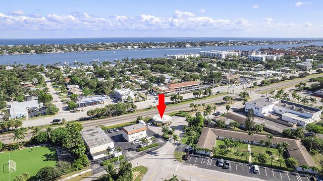 888 E Coast Avenue, Lantana, FL 33462