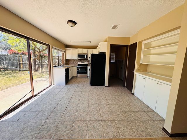 164 Price Drive, Lewisville, TX 75067