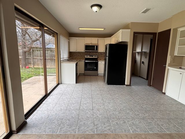 164 Price Drive, Lewisville, TX 75067