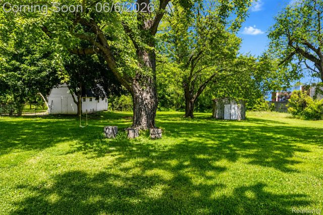 70 W Hamlin Road, Rochester, MI 48307