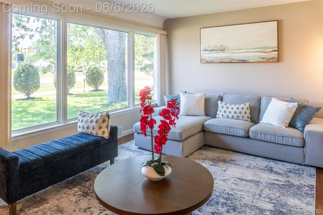 70 W Hamlin Road, Rochester, MI 48307