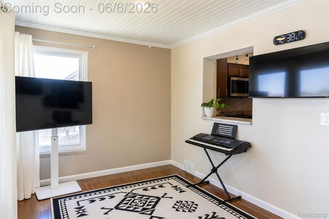 70 W Hamlin Road, Rochester, MI 48307